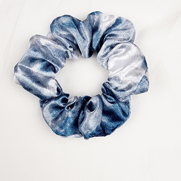 4 FOR $16 🔥Tie Dye Satin Scrunchie Hair Tie - Picture 1 of 5